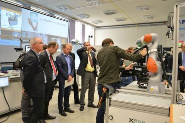 Vernetzung von Wirtschaft und Wissenschaft“: 25 Unternehmer besuchten unser Smart Factory LAB
