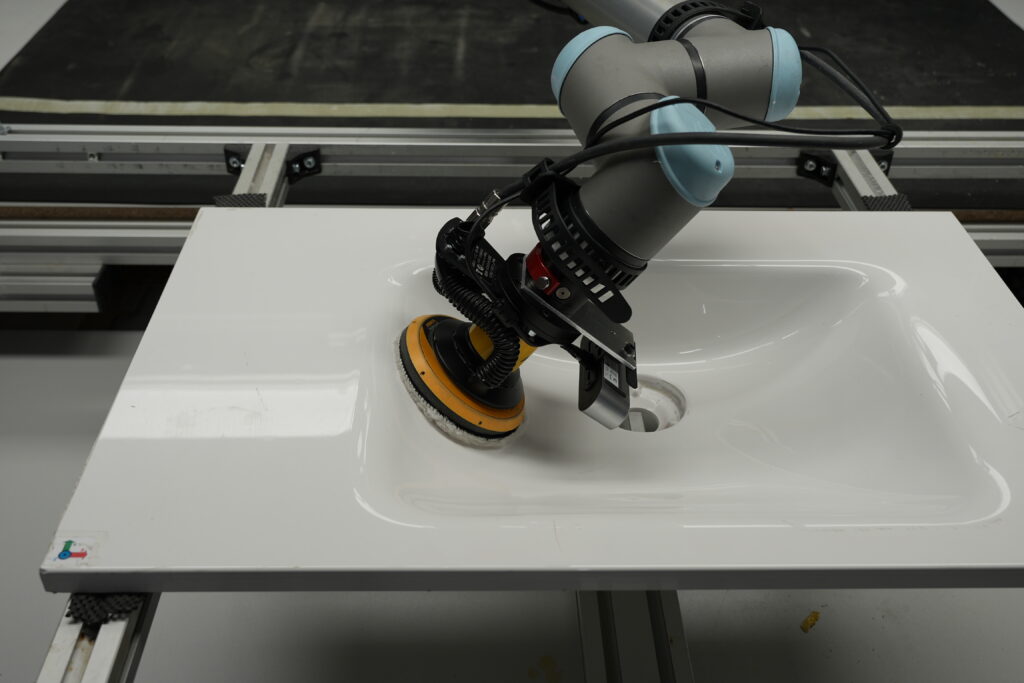 Robotisches Polieren von Waschbecken