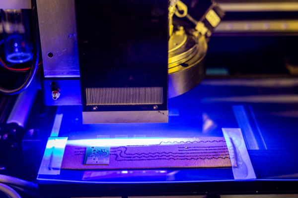 3D gedruckte Sensorstrukturen auf Textilien für medizinische Patientenüberwachung mittels funktionalem Inkjet-Druck