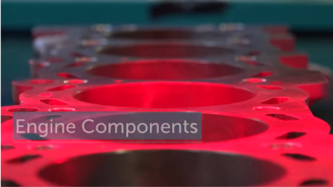Optische Inspektion von Motorbauteilen mit roter Beleuchtung für Zero Defect Manufacturing und industrielle Qualitätssicherung bei PROFACTOR